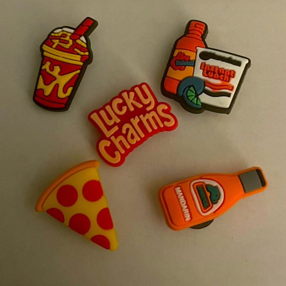 🐊 $8 or 3 sets $15 Food shoe Charms